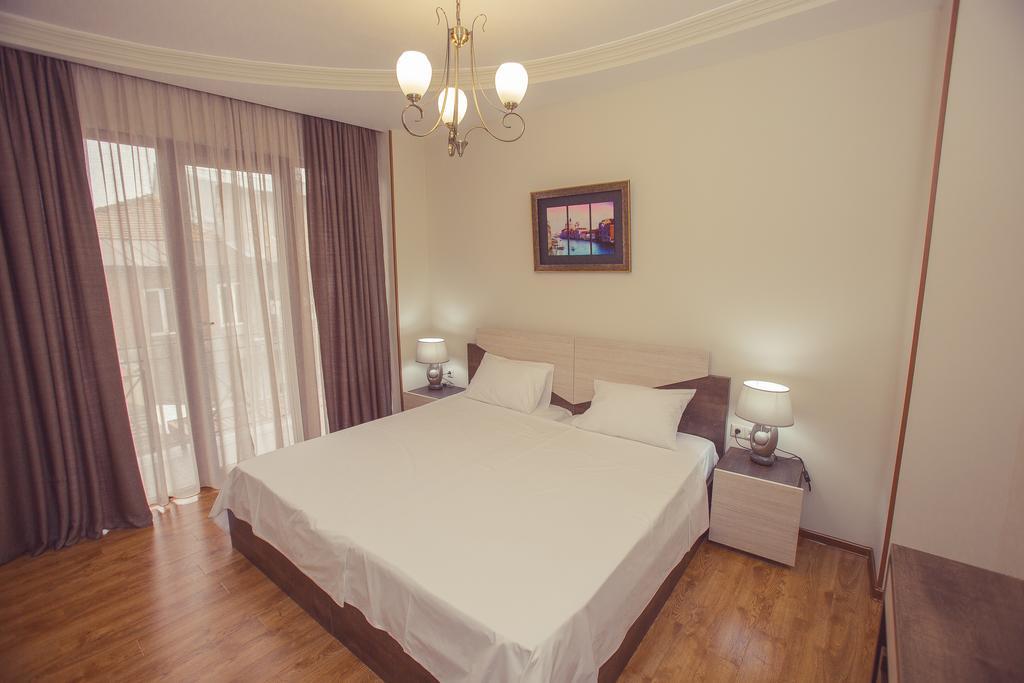 Royal Venezia Hotel Батумі Номер фото