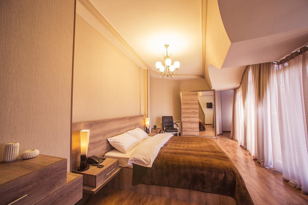Royal Venezia Hotel Батумі Номер фото