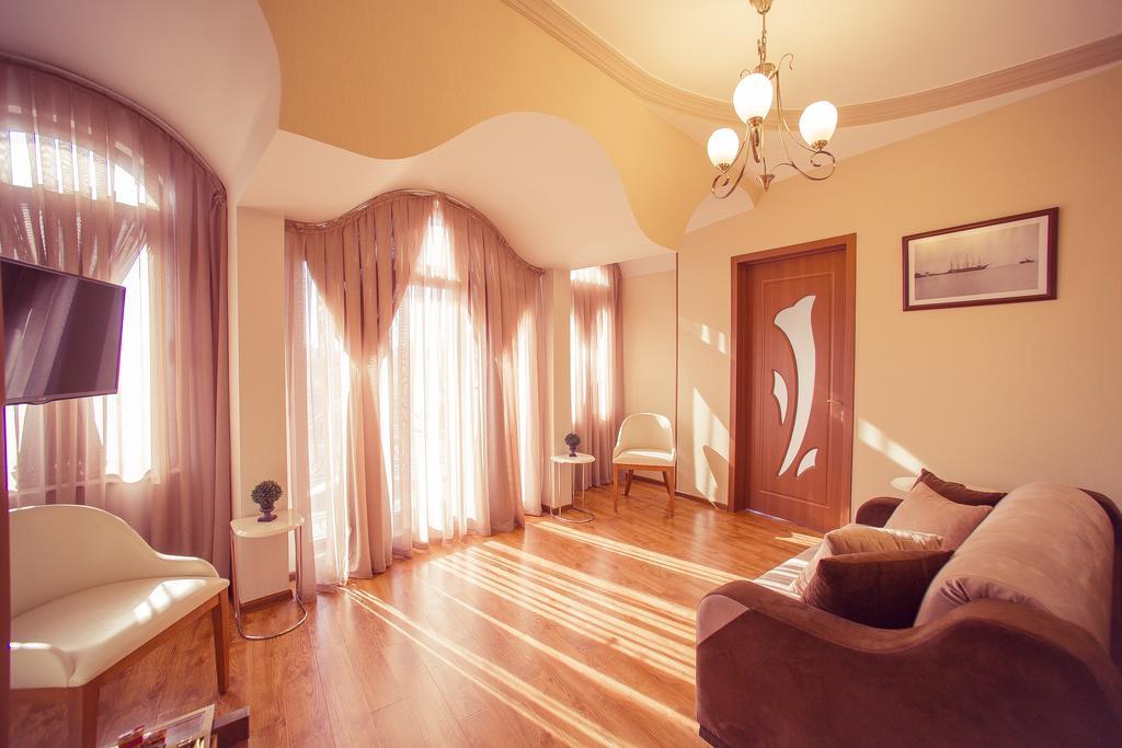 Royal Venezia Hotel Батумі Номер фото